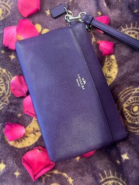 🦄 Coach Purple Pebbled Leather Large Zip Wristlet | Stunning Rich Plum | EUC